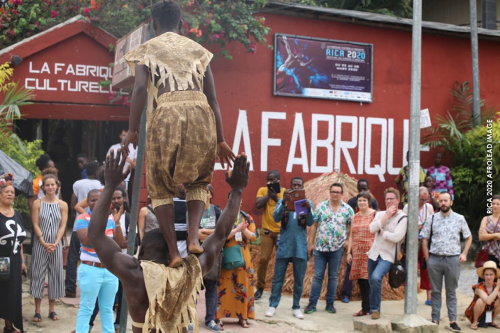 Devant La Fabrique Culturelle