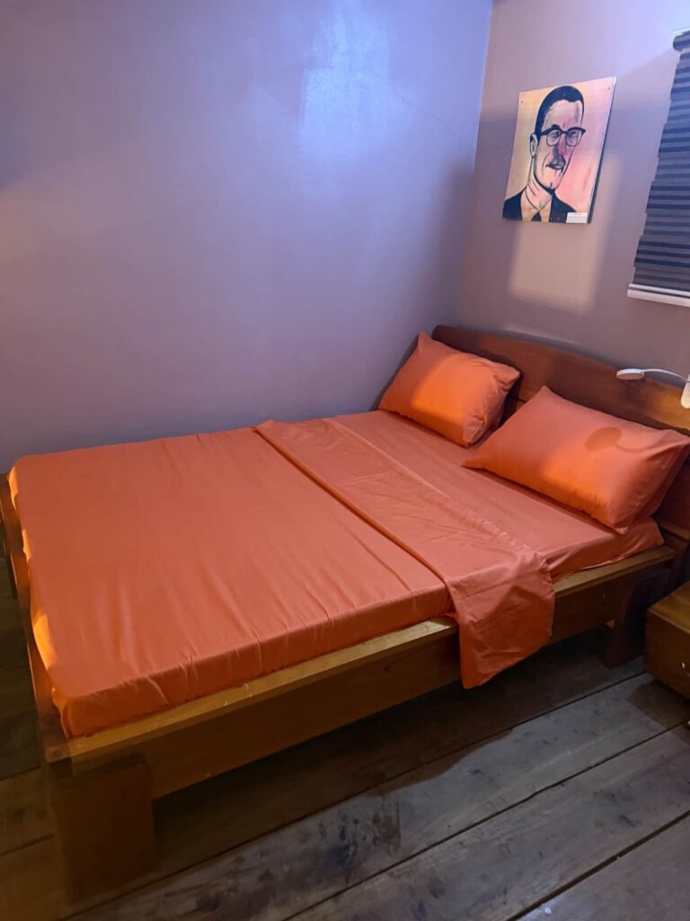 Le duplex rose, studio d'hébergement de La Fabrique Culturelle