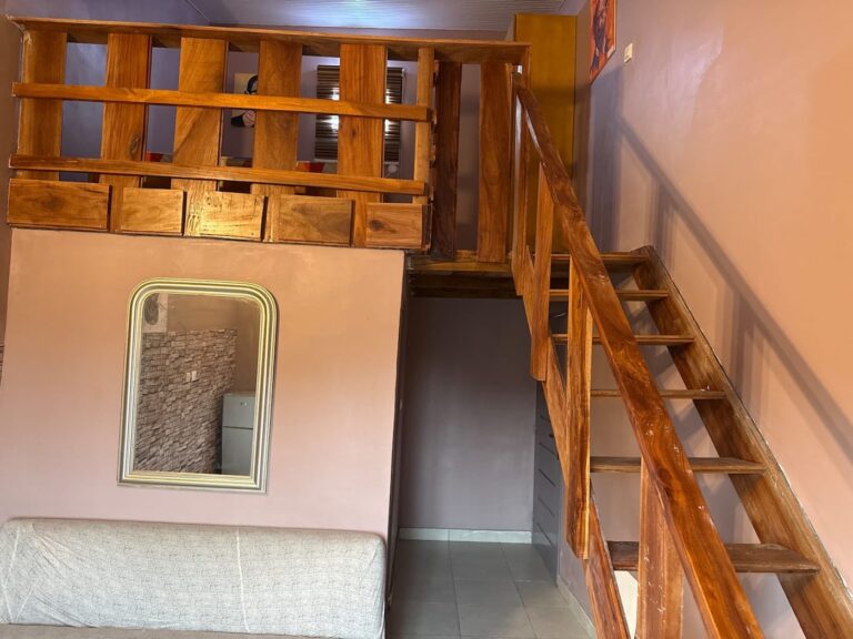 Le duplex rose, studio d'hébergement de La Fabrique Culturelle