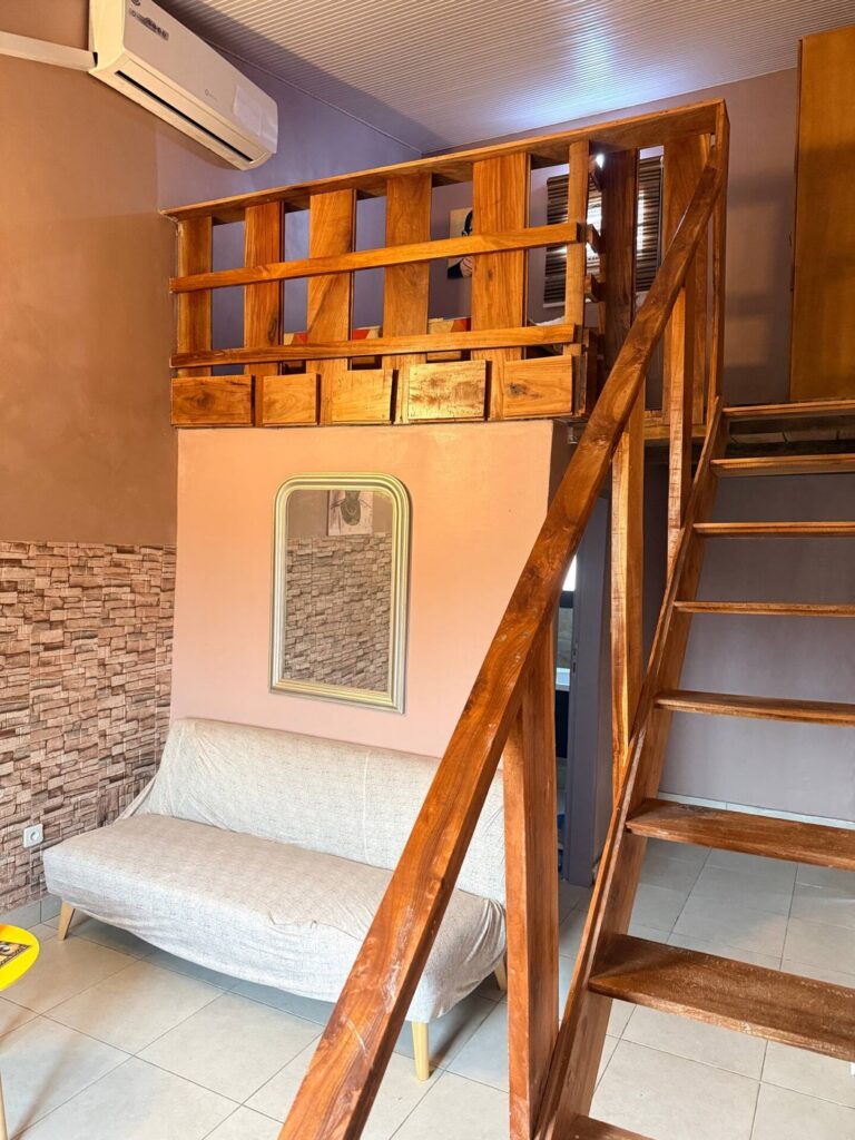 Le duplex rose, studio d'hébergement de La Fabrique Culturelle