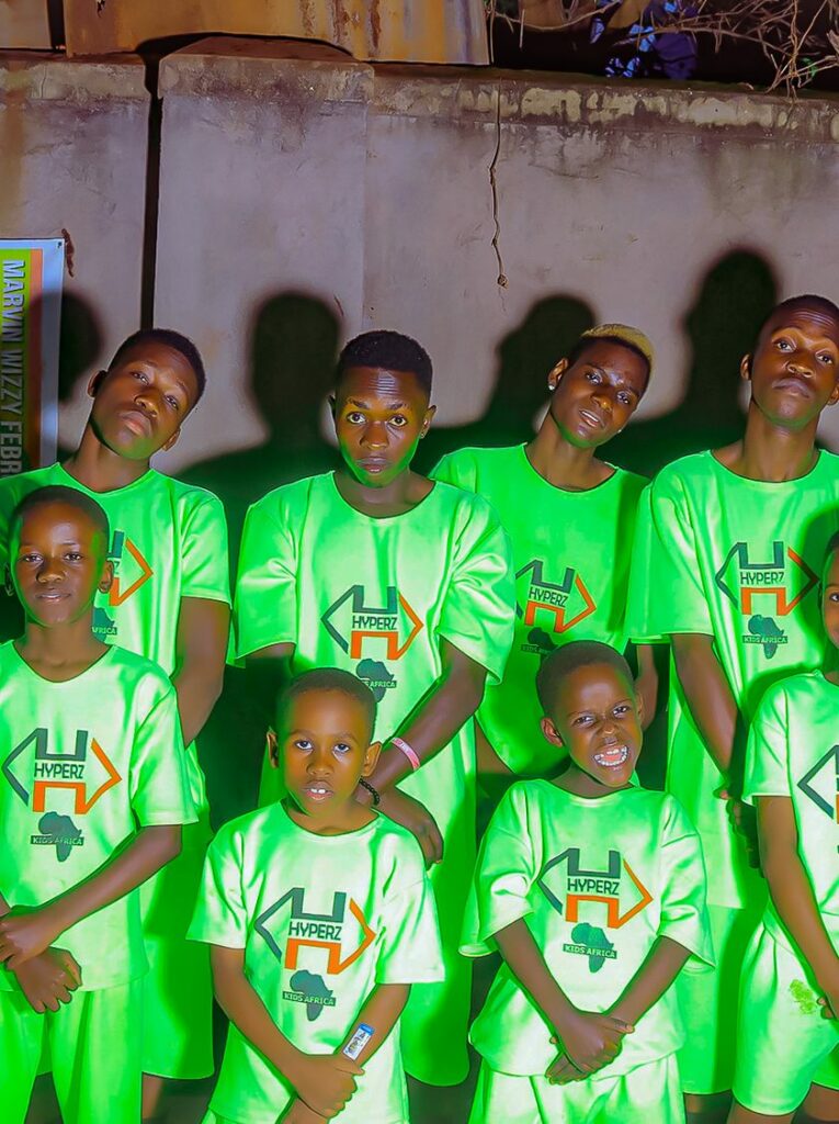 Jeunes acrobates, Ouganda